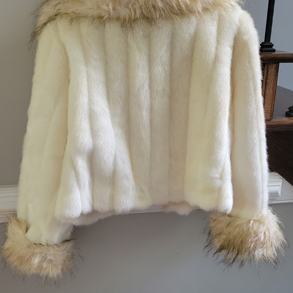 Elegant Cream and Tan Faux Fur Women's Jacket - Picture 2 of 7